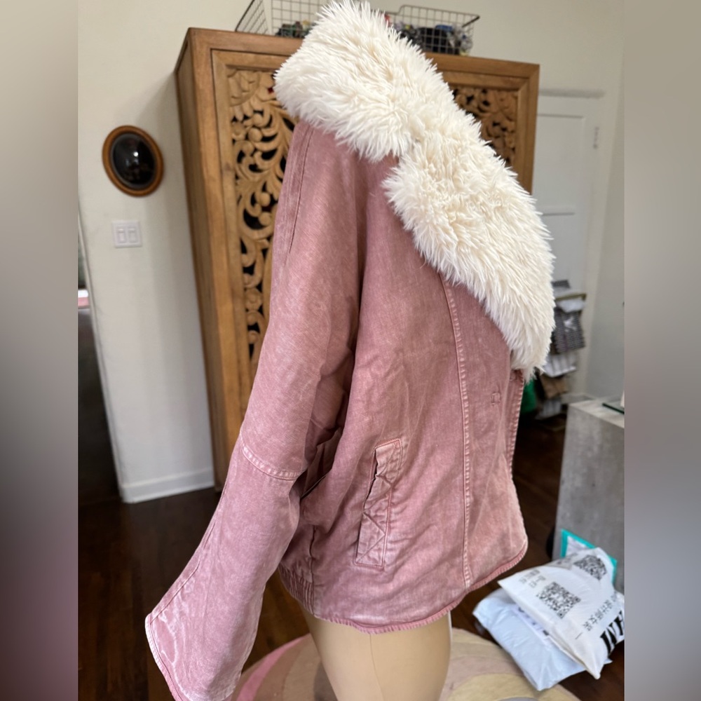 Free People Pink Denim Jacket with White Faux Fur Collar NWT - Picture 9 of 11
